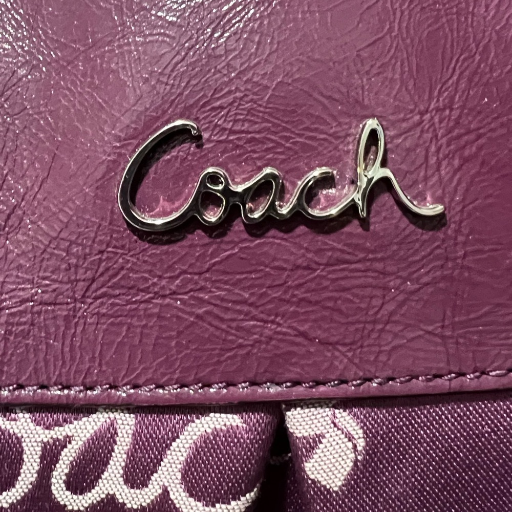 COACH Stage Coach Handbag, Beautiful condition, Purple inside, lots of pockets - Picture 5 of 14